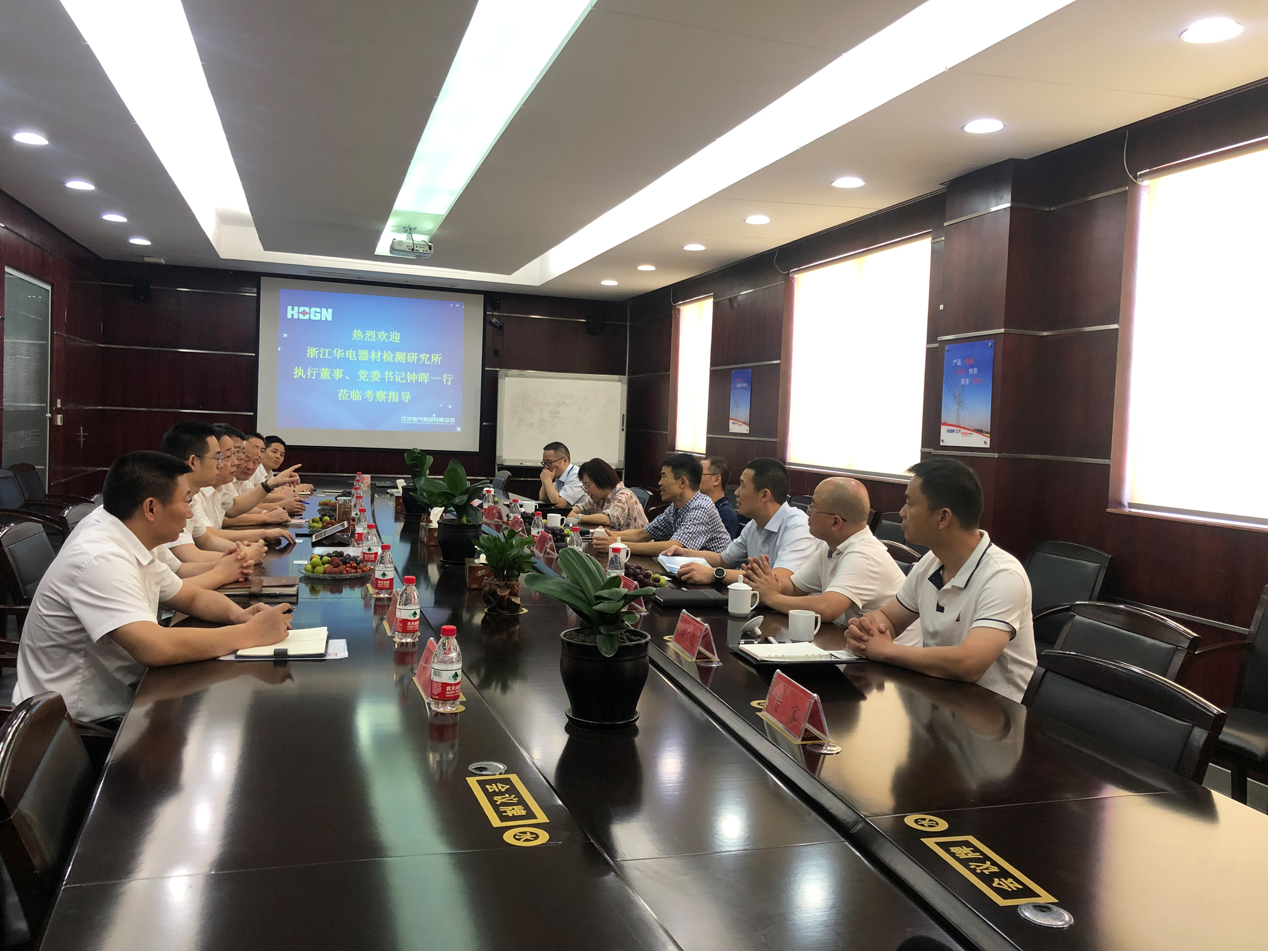 国家电力器材产品清静性能质量监视磨练中心执行董事、党委书记钟晖一行 莅临凯时尊龙人生就是博调研_凯时尊龙人生就是博新闻_新闻资讯_凯时尊龙人生就是博电气集团